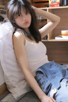 男生穿三角内裤